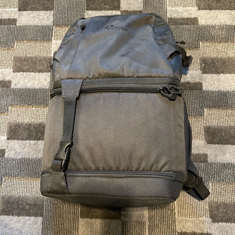 Lowepro camera bag - never used